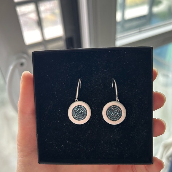 Blue diamond and silver disk drop earrings - Picture 4 of 5